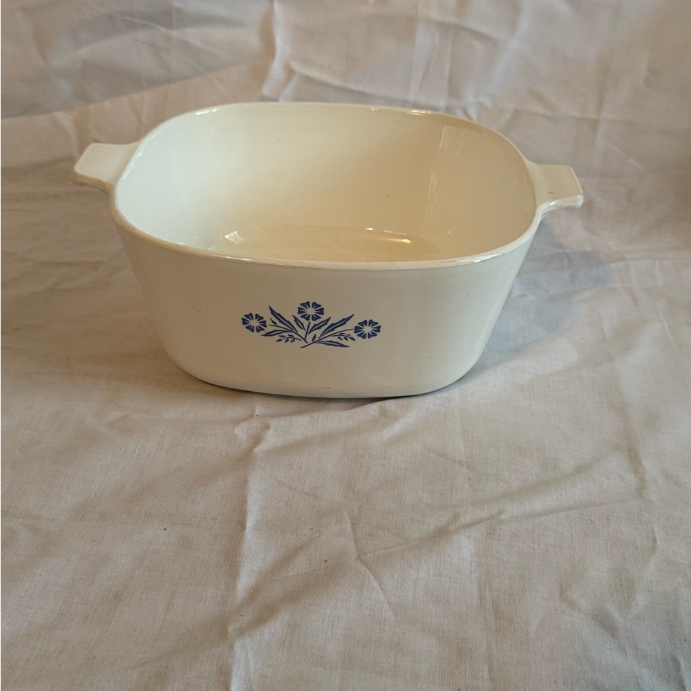 Vintage blue cornflower 2.5 qt Corning ware P-2 1/2-B